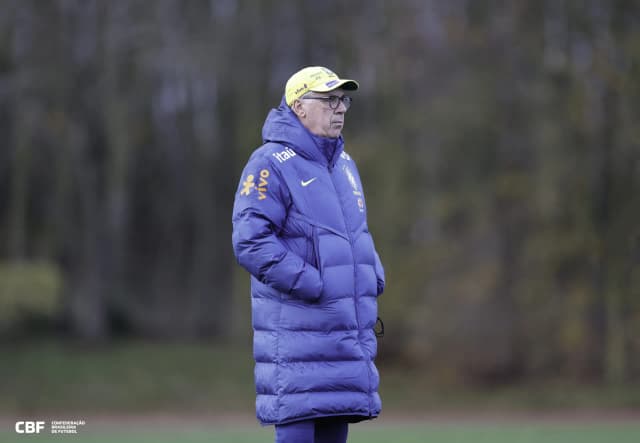 “Ancelotti quer ver o Brasil feliz, recuperar o nosso futebol”, diz Vini Jr.