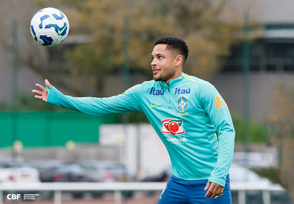 Vitor Roque defende retorno ao Brasil, mas mantém sonho da Europa