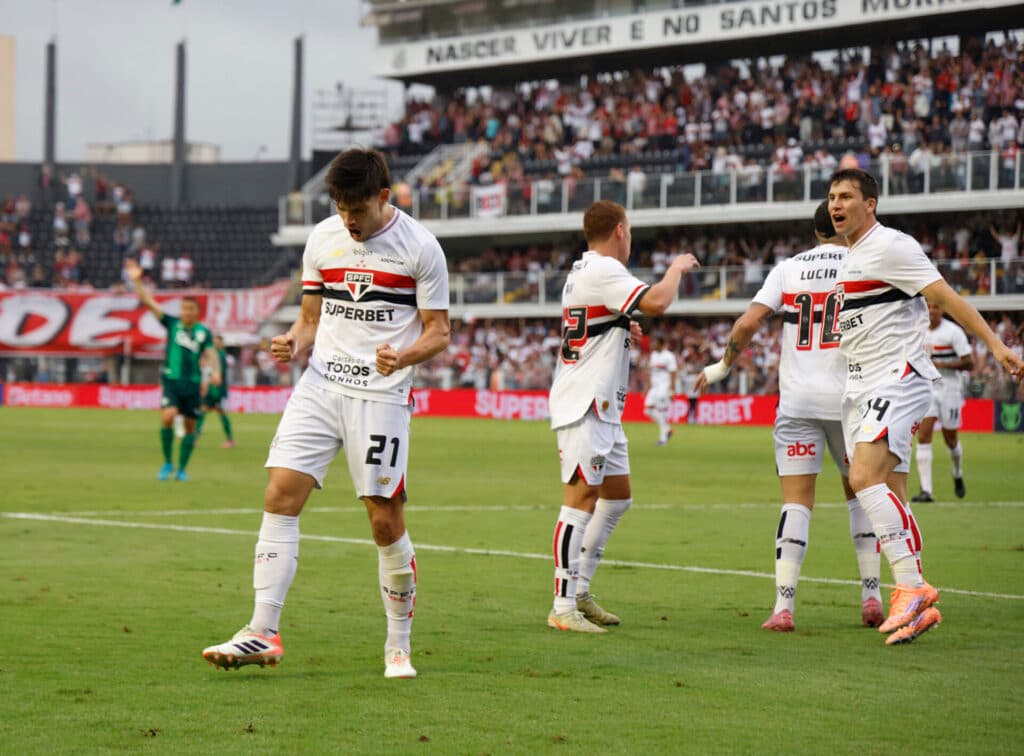 São Paulo vence Juventude na Vila e segue na briga por Libertadores