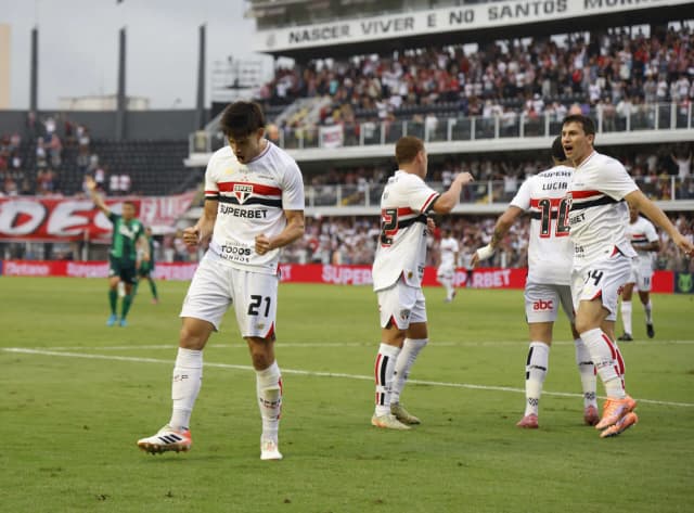 São Paulo vence Juventude na Vila e segue na briga por Libertadores