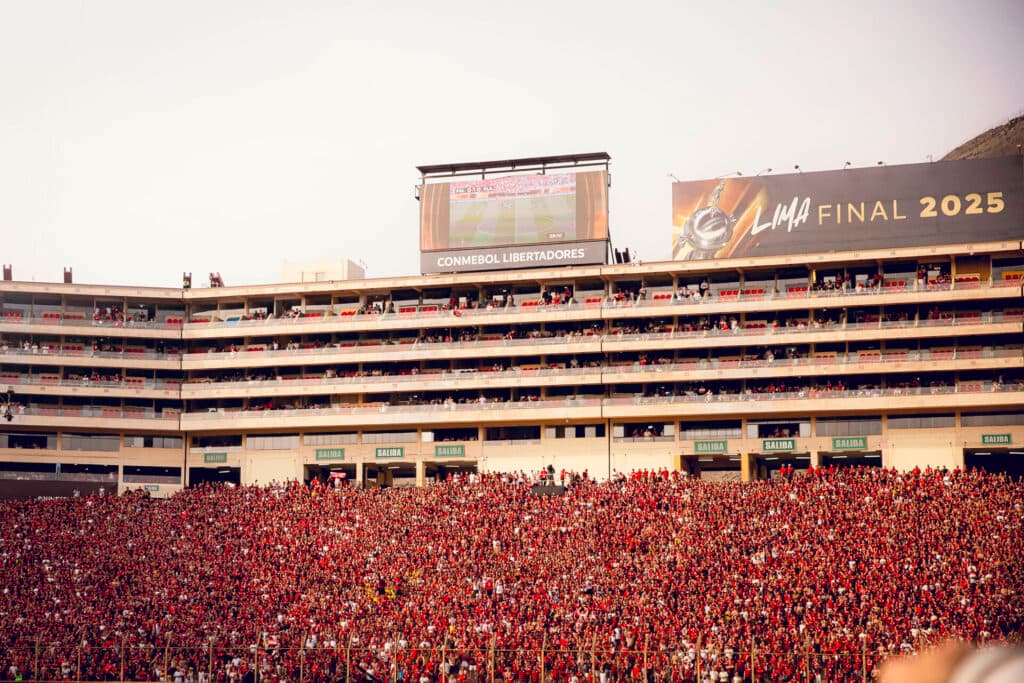 Torcida do Flamengo fez a festa no Monumental de Lima - Adriano Fontes/Divulgação/Flamengo