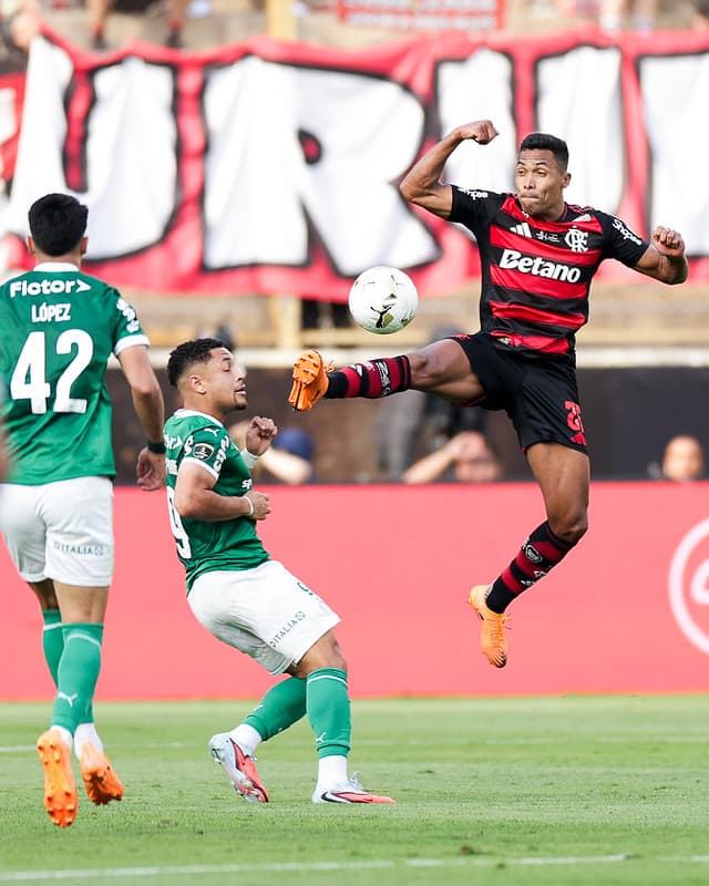 O jogo começou quente em Lima - Adriano Fontes/Divulgação/Flamengo