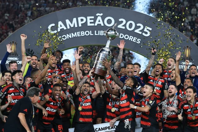 Flamengo vence Palmeiras e conquista o inédito tetra da Libertadores