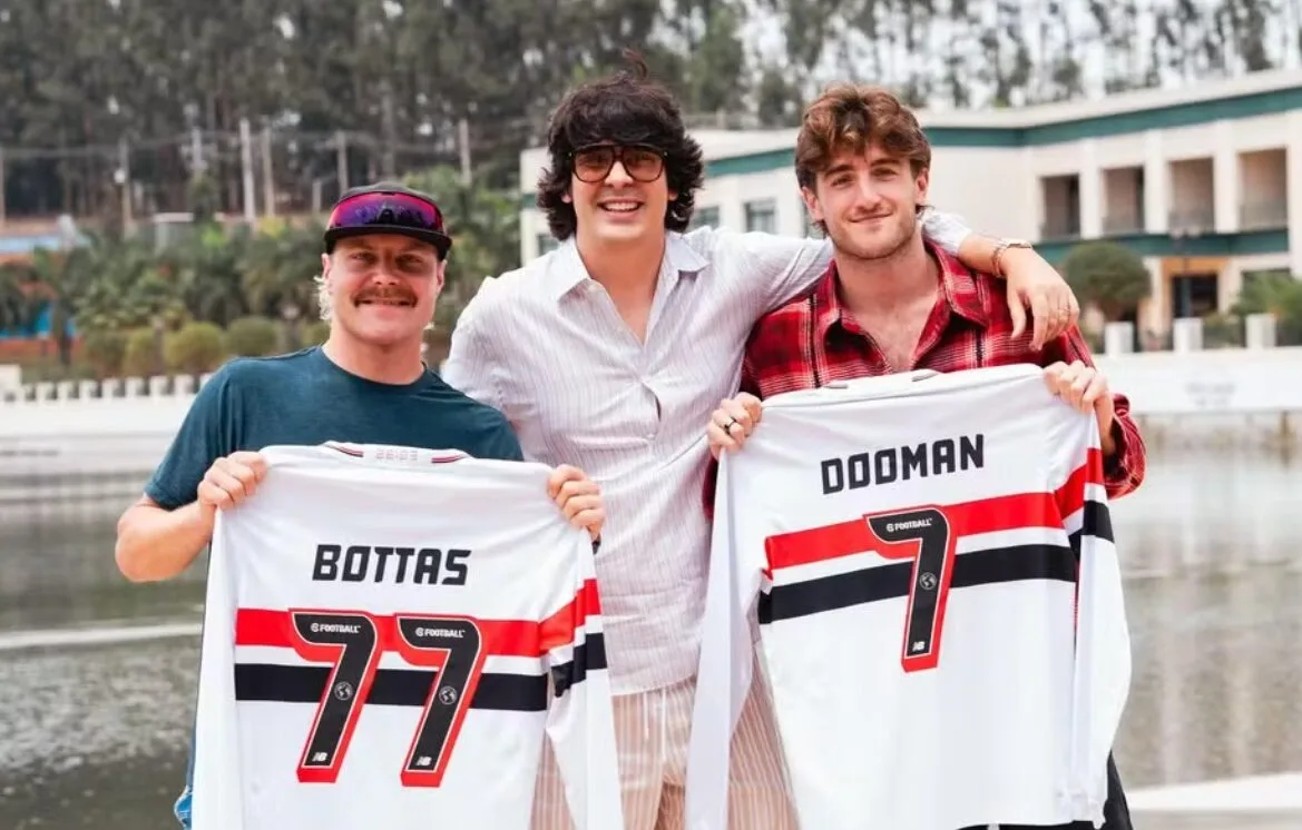 Pilotos de F1 recebem camisa do São Paulo antes de GP do Brasil