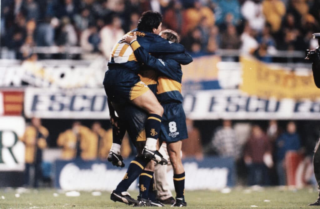 Diego Maradona e Caniggia, durante jogo contra o River Plate, pelo Campeonato Argentino de Futebol, no Estadio La Bombonera. 1996 - Diego Maradona, do Boca Juniors, durante clássico contra o River Plate, em La Bombonera, em 1996 - (Alexandre Battibugli)