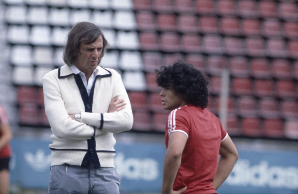 Diego Maradona com Cesar Luis Menotti, técnico da Seleção Argentina - (Lemyr Martins)