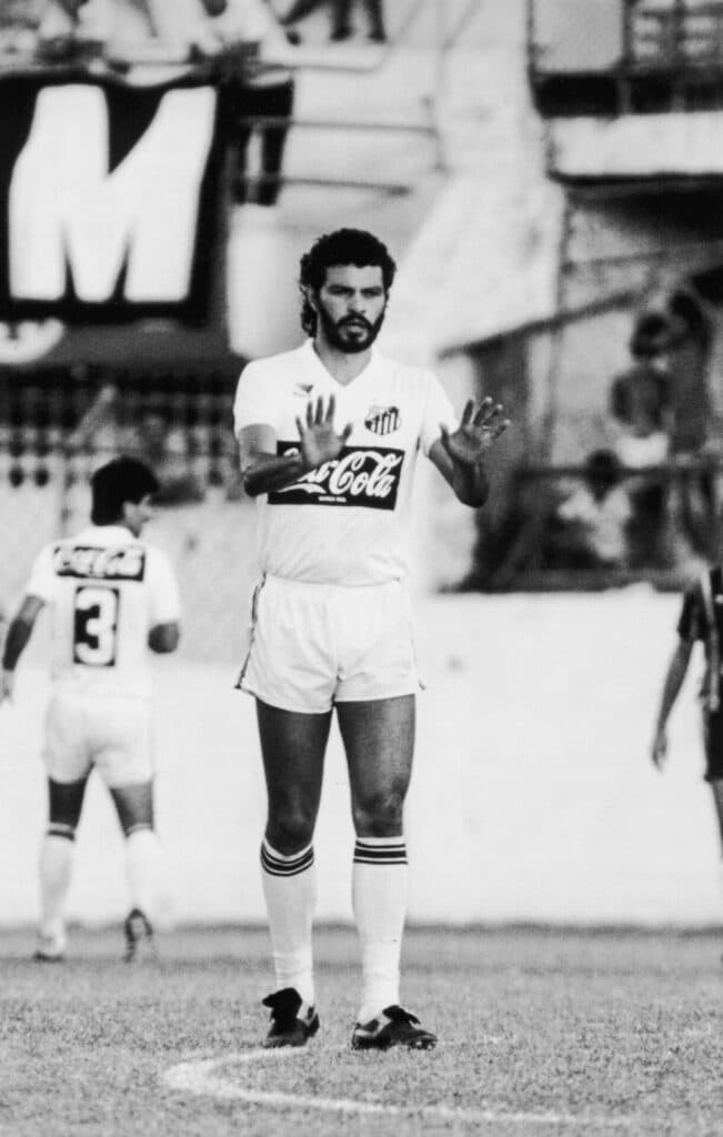 Sócrates, ídolo do Corinthians, durante passagem pelo Santos, em 1988 - PLACAR