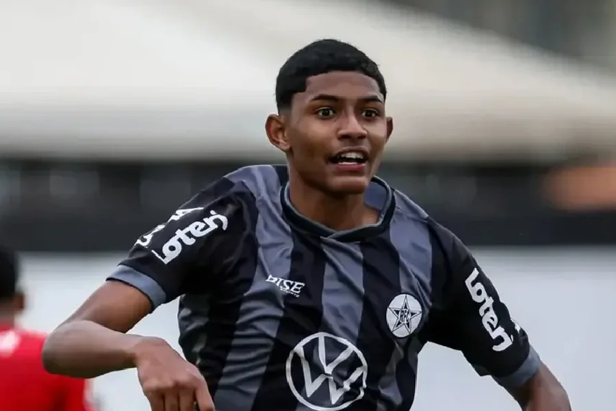 Bahia vence disputa com Flamengo e Palmeiras e contrata joia da base