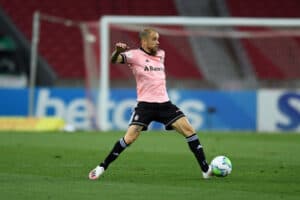 Doze times que jogam ou já jogaram de camisa rosa em sua história