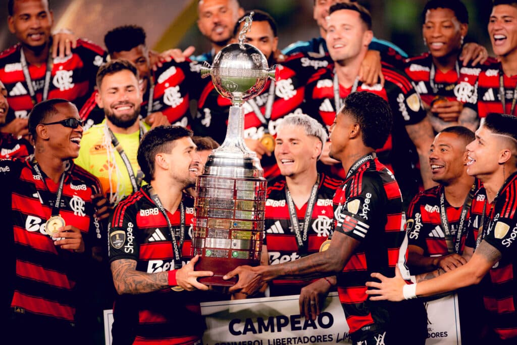 Fla sobe e empata com Santos; veja o ranking de maiores campeões internacionais