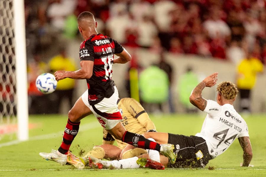 Samuel Lino chegou nesta temporada ao Flamengo - Alexandre Brum/PLACAR