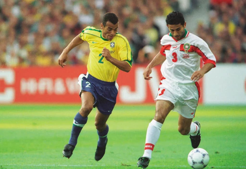 Cafú, do Brasil, no jogo contra o Marrocos (Ricardo Correa/Placar)