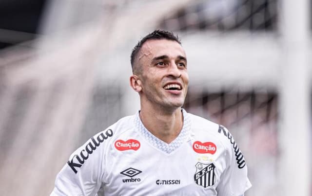 Santos domina o Cruzeiro e garante permanência na Série A