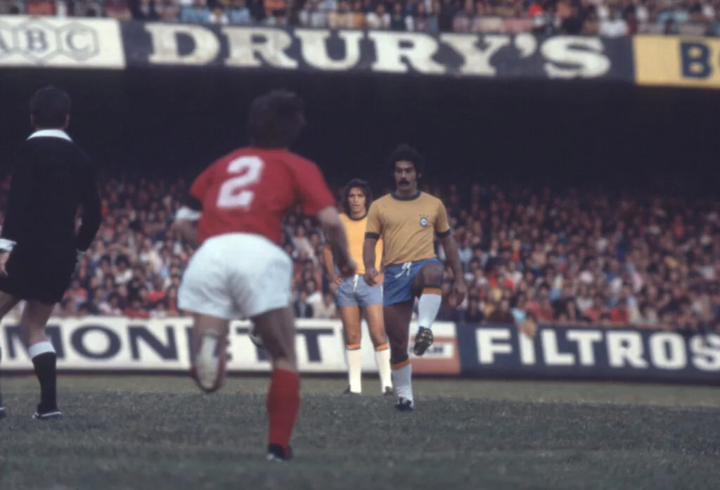 Rivellino, do Brasil durante jogo amistoso - MANOEL MOTTA/PLACAR