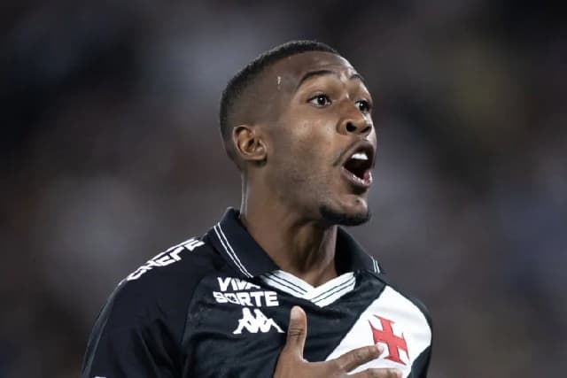 Vasco vira nos acréscimos, vence Fluminense e abre vantagem na semifinal