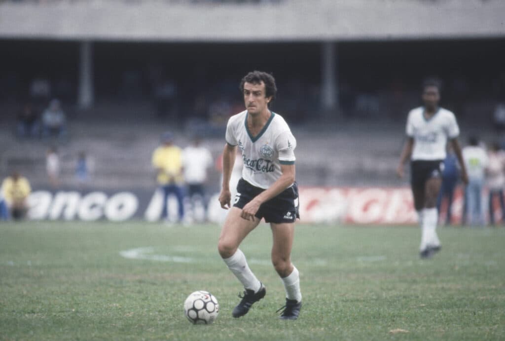 Dorival Junior, do Coritiba, durante jogo contra o Santos, pela Copa União de 1988 (Sergio Sade)
