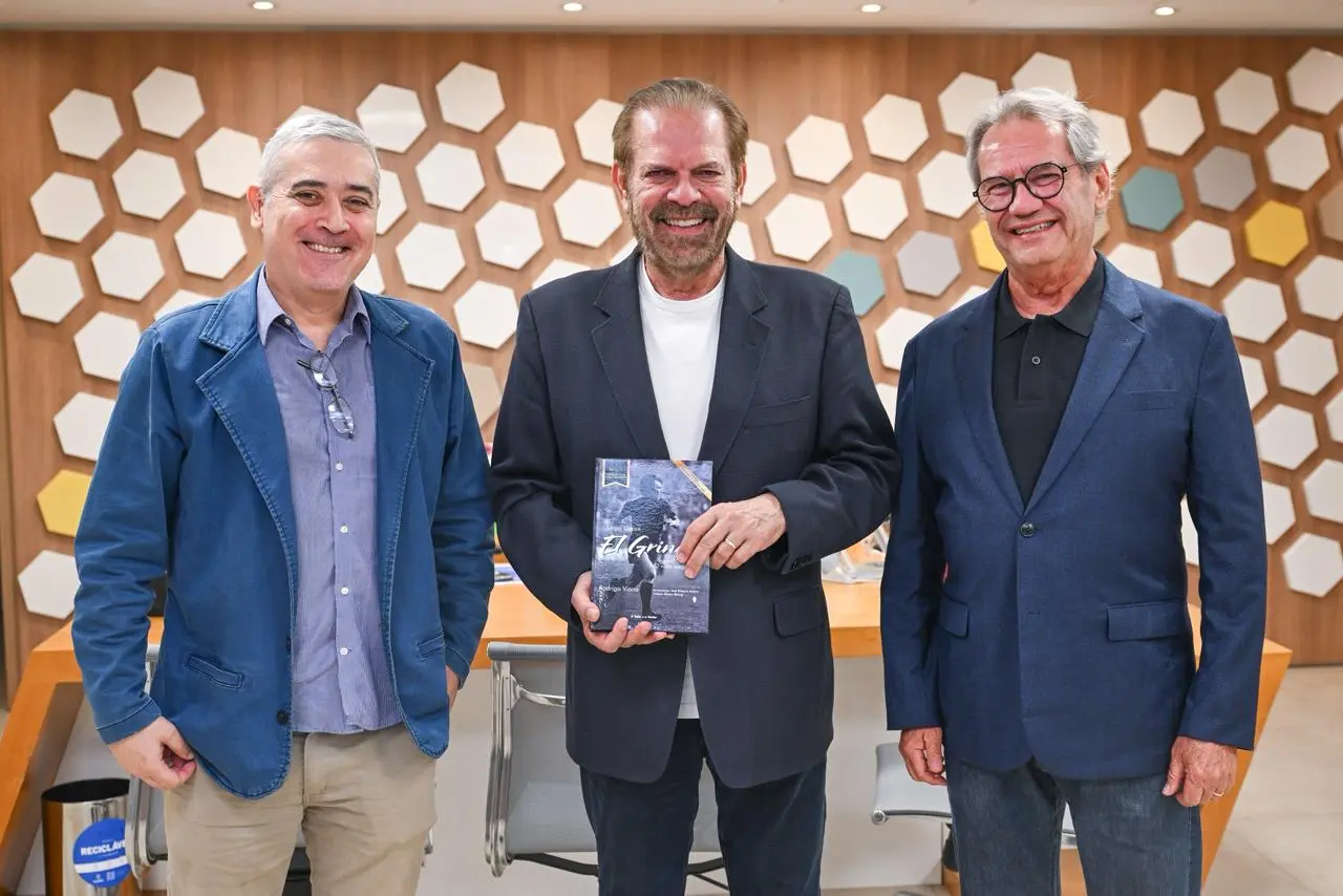 FPF homenageia autor de biografia de ex-atacante Sérgio Clérice