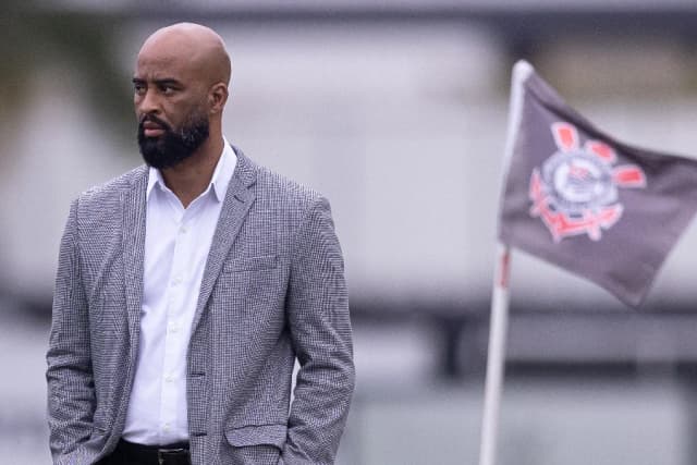 Corinthians anuncia saída de Fabinho Soldado após título da Copa do Brasil