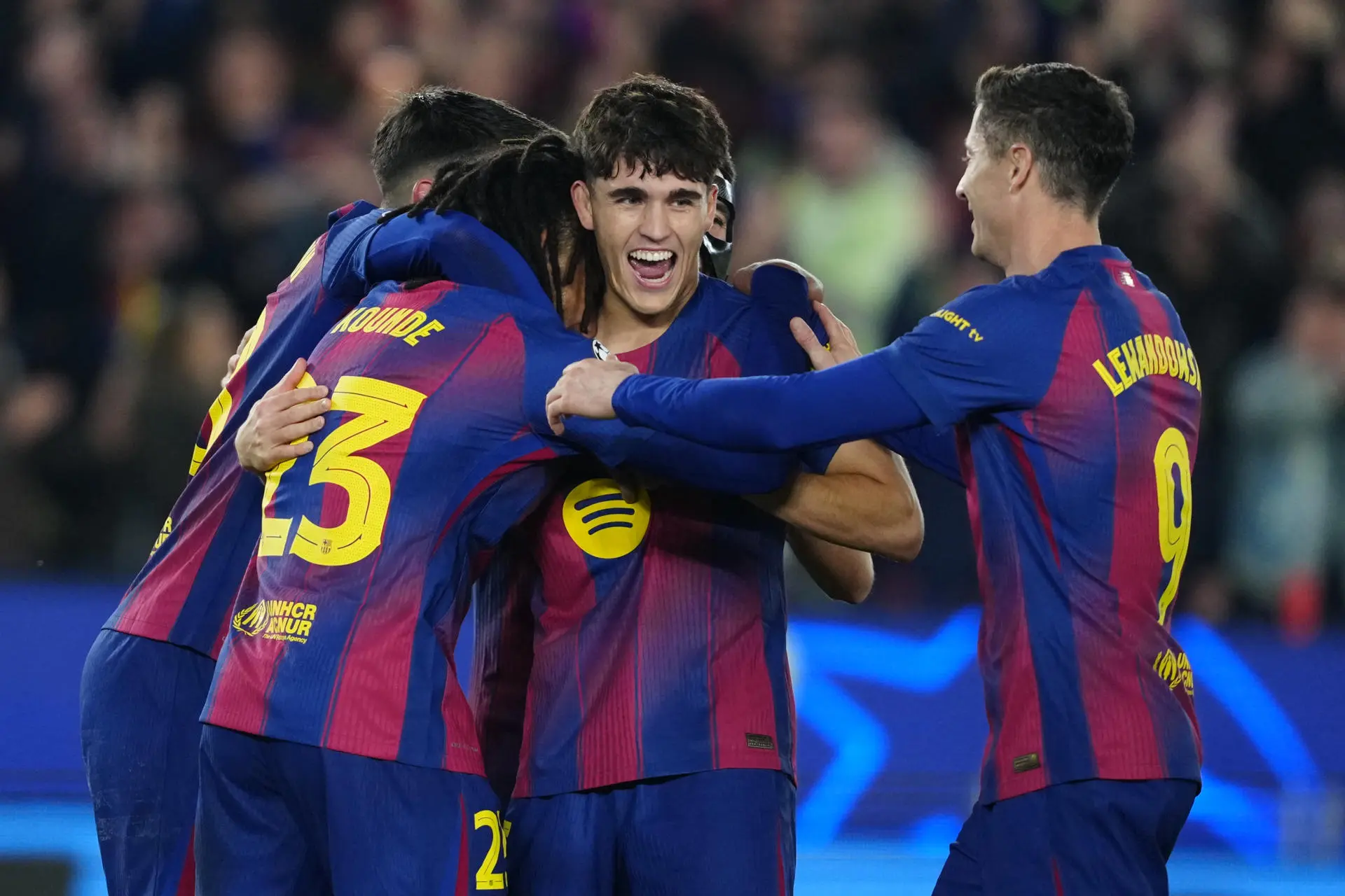 Barcelona vira sobre o Eintracht Frankfurt e respira na Champions