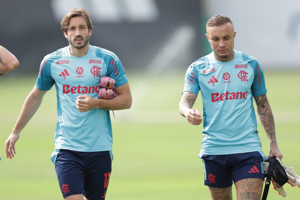 Viña no River: contratações, quem chega e quem sai do Flamengo