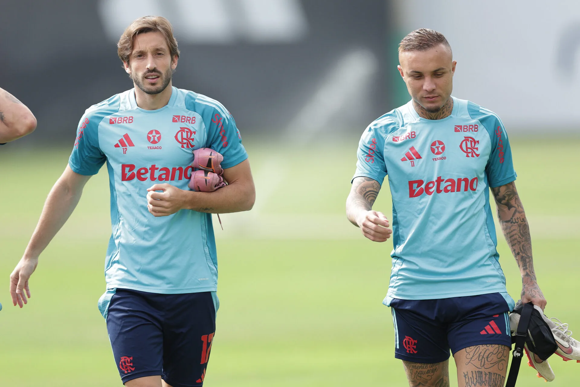 Viña no River: contratações, quem chega e quem sai do Flamengo