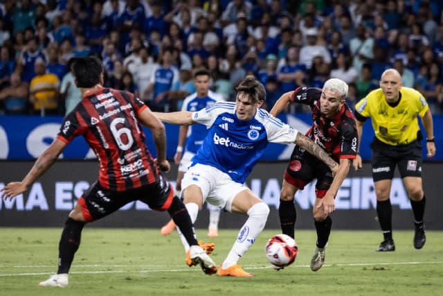 Pouso Alegre surpreende e vence Cruzeiro na estreia de Tite