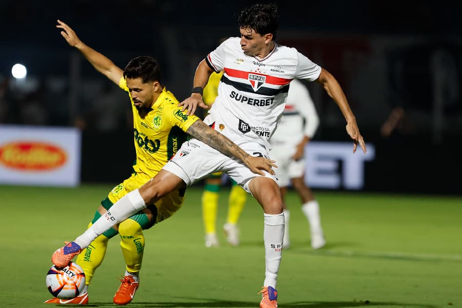 Mirassol vence por 3 a 0 e impõe derrota dura ao São Paulo