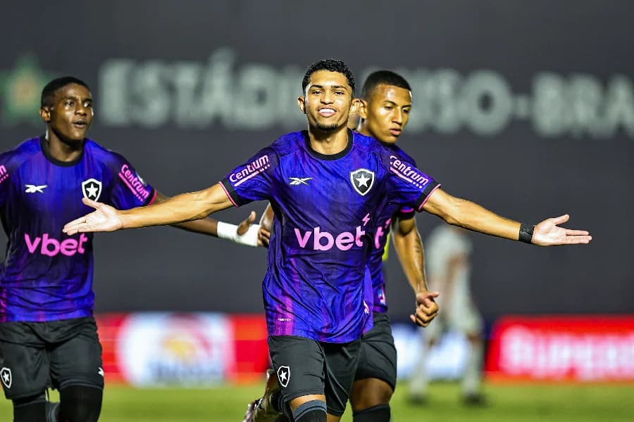 Garotos do Botafogo superam maratona, vencem Portuguesa e brilham na estreia