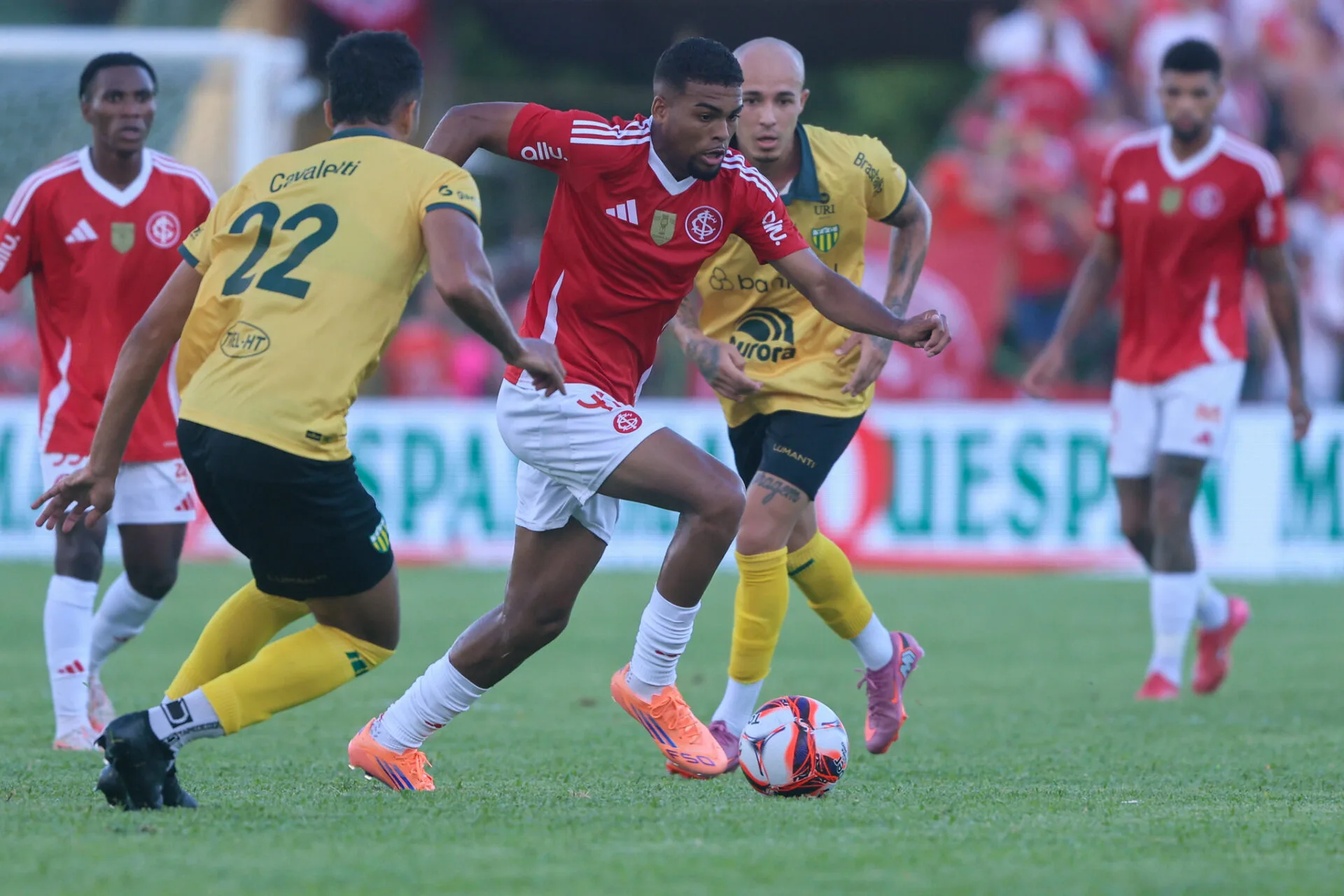 Gaúcho: Ypiranga castiga ineficiência do Inter e vira nos acréscimos