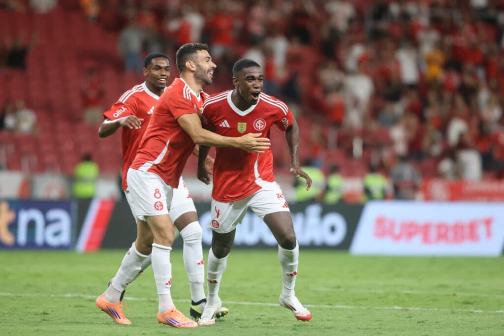 Inter vence ‘xará’ Inter-SM e segue líder do Gaúcho