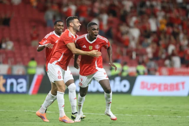 Inter vence ‘xará’ Inter-SM e segue líder do Gaúcho