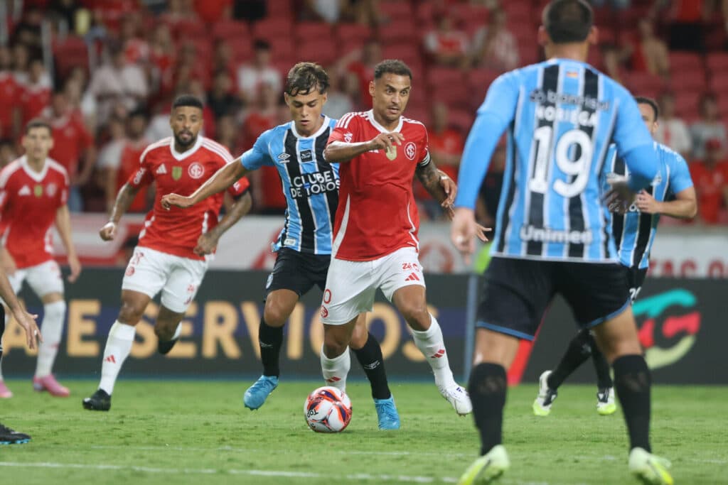 Inter leva a melhor em Gre-Nal com seis gols e virada no Beira-Rio