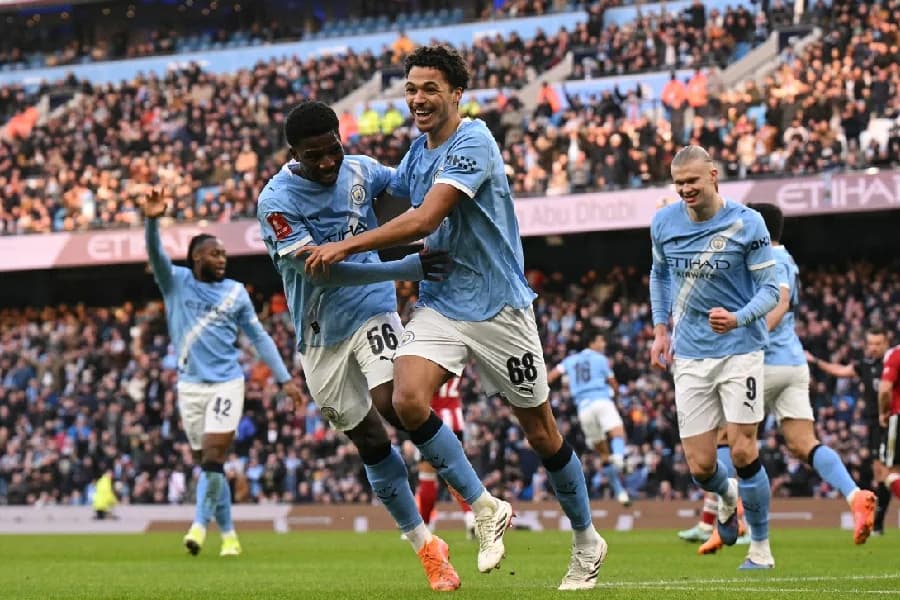 City vence a 1ª do ano logo com 10 a 1 sobre time da 3ª divisão inglesa