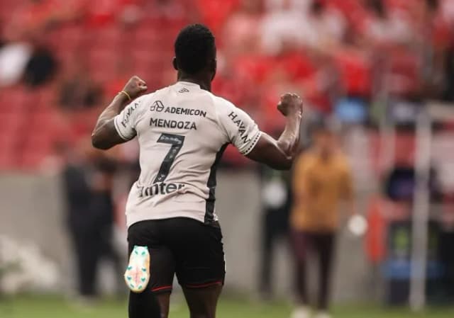 No Beira-Rio, Athletico supera o Internacional na estreia