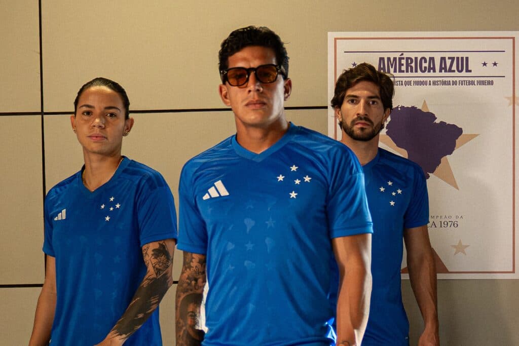 Cruzeiro homenageia título da Libertadores em camisa para 2026