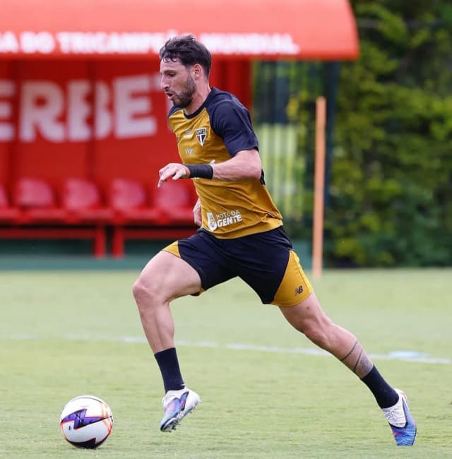 Calleri e Lucas Moura voltam a treinar com grupo do São Paulo
