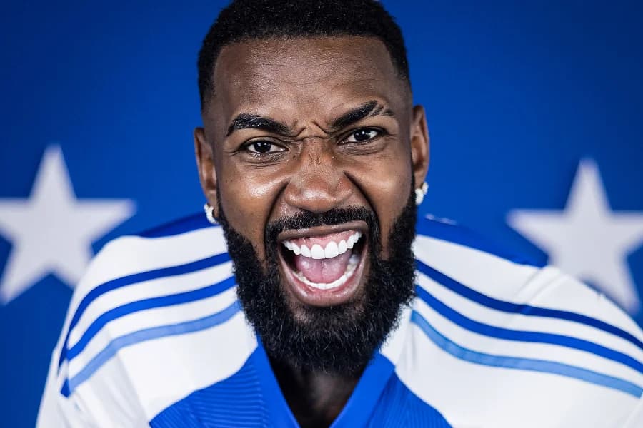 Cruzeiro anuncia contratação de Gerson ao estilo game GTA