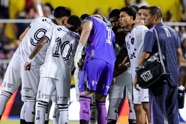 Carioca: Sampaio Corrêa aproveita expulsão e vira sobre o Botafogo