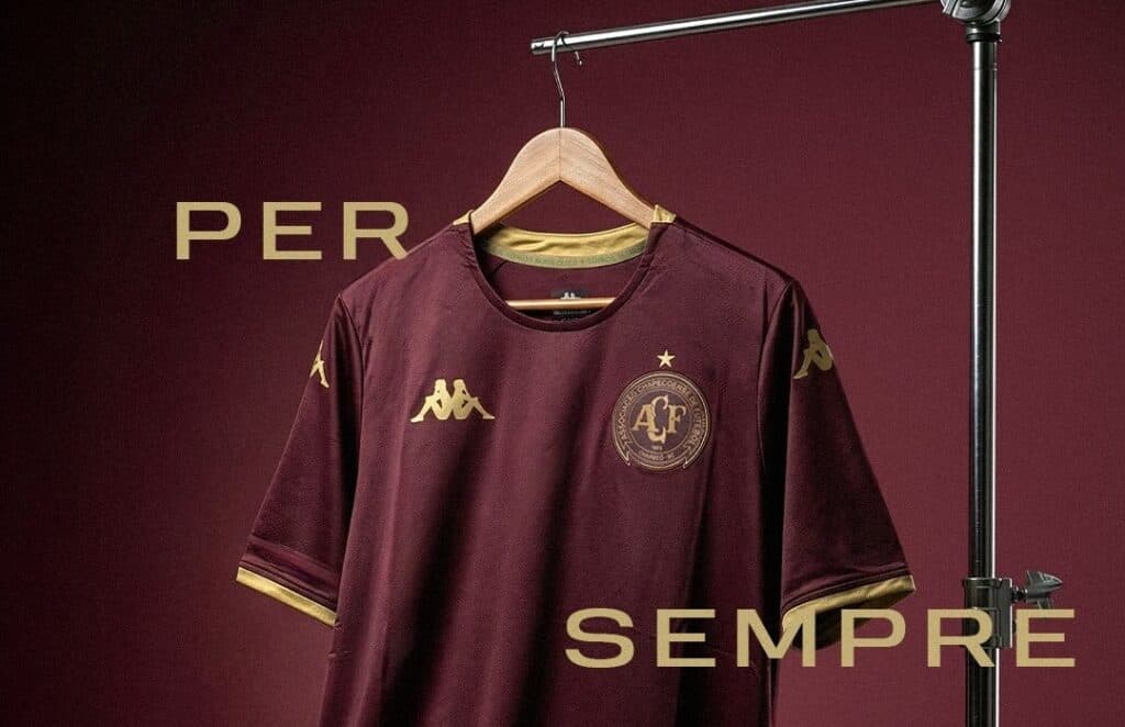 Chapecoense lança camisa grená em homenagem ao Torino