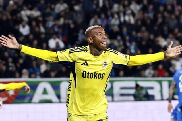 Feliz na Turquia, Talisca nega ser momento de voltar ao Brasil