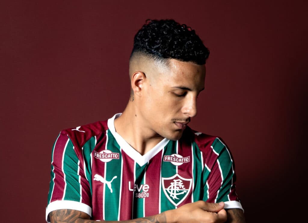 Fluminense anuncia contratação de Guilherme Arana
