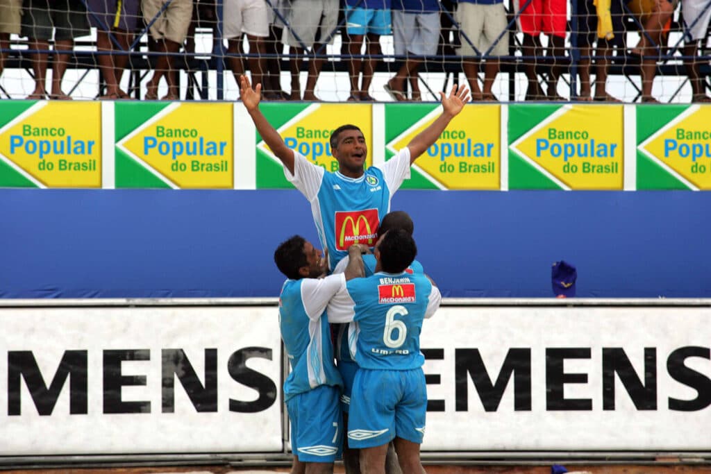 Romário jogando futebol de areia pela seleção carioca - Pablo Rey/PLACAR