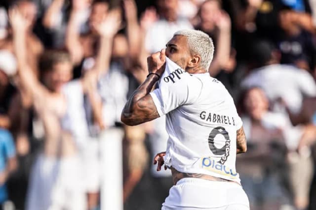 Gabigol marca, Thaciano decide e Santos busca virada na estreia do Paulistão