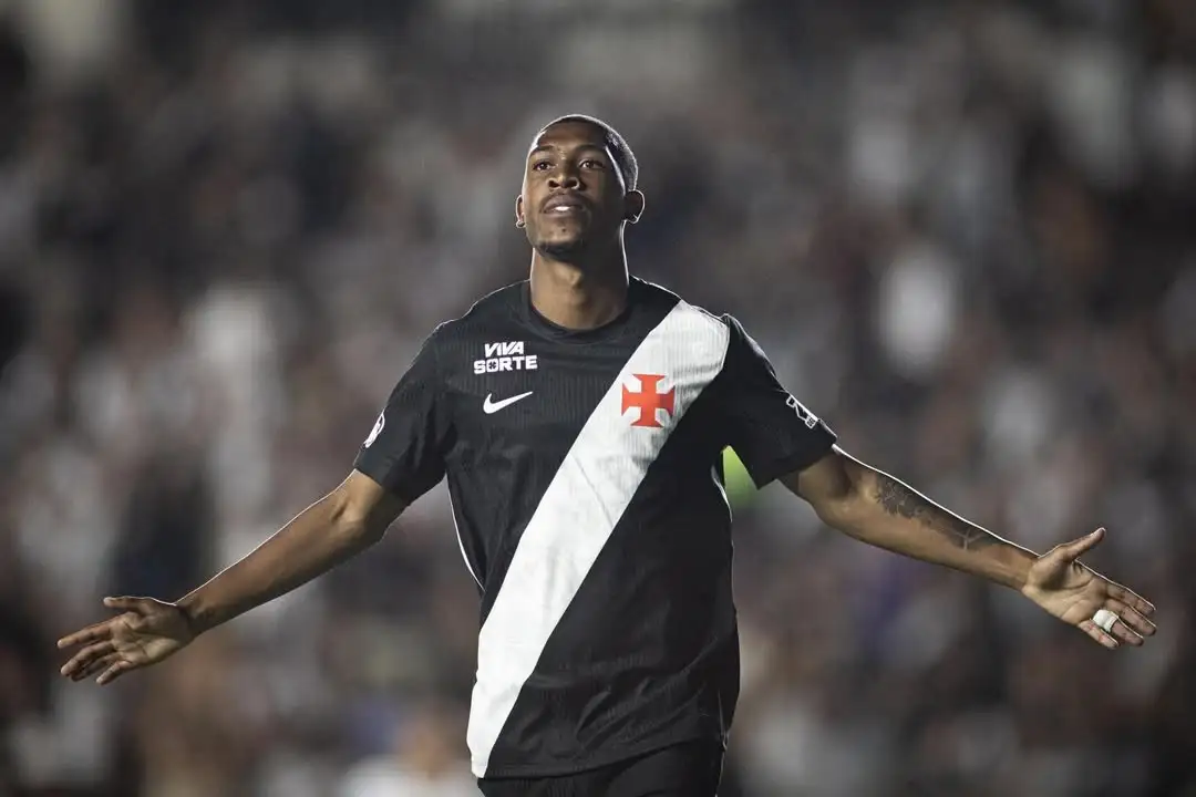 Rayan brilha em possível despedida, Vasco supera expulsão e vence o Maricá na estreia