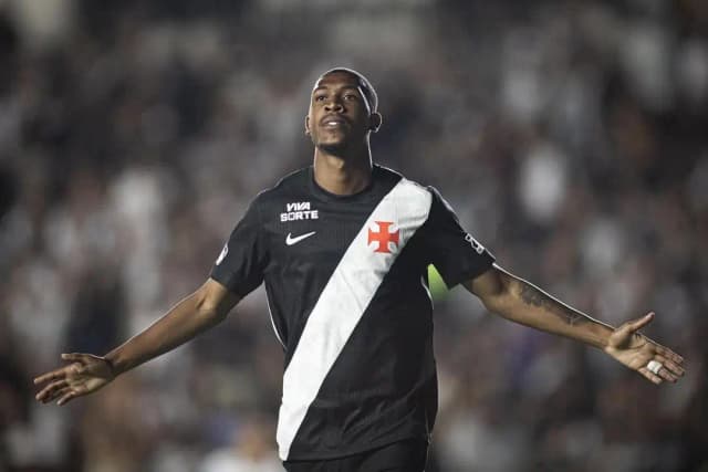 Rayan brilha em possível despedida, Vasco supera expulsão e vence o Maricá na estreia