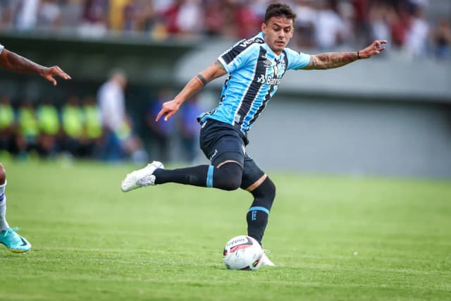 Volante do Grêmio ‘some’ após lesão e não se reapresenta