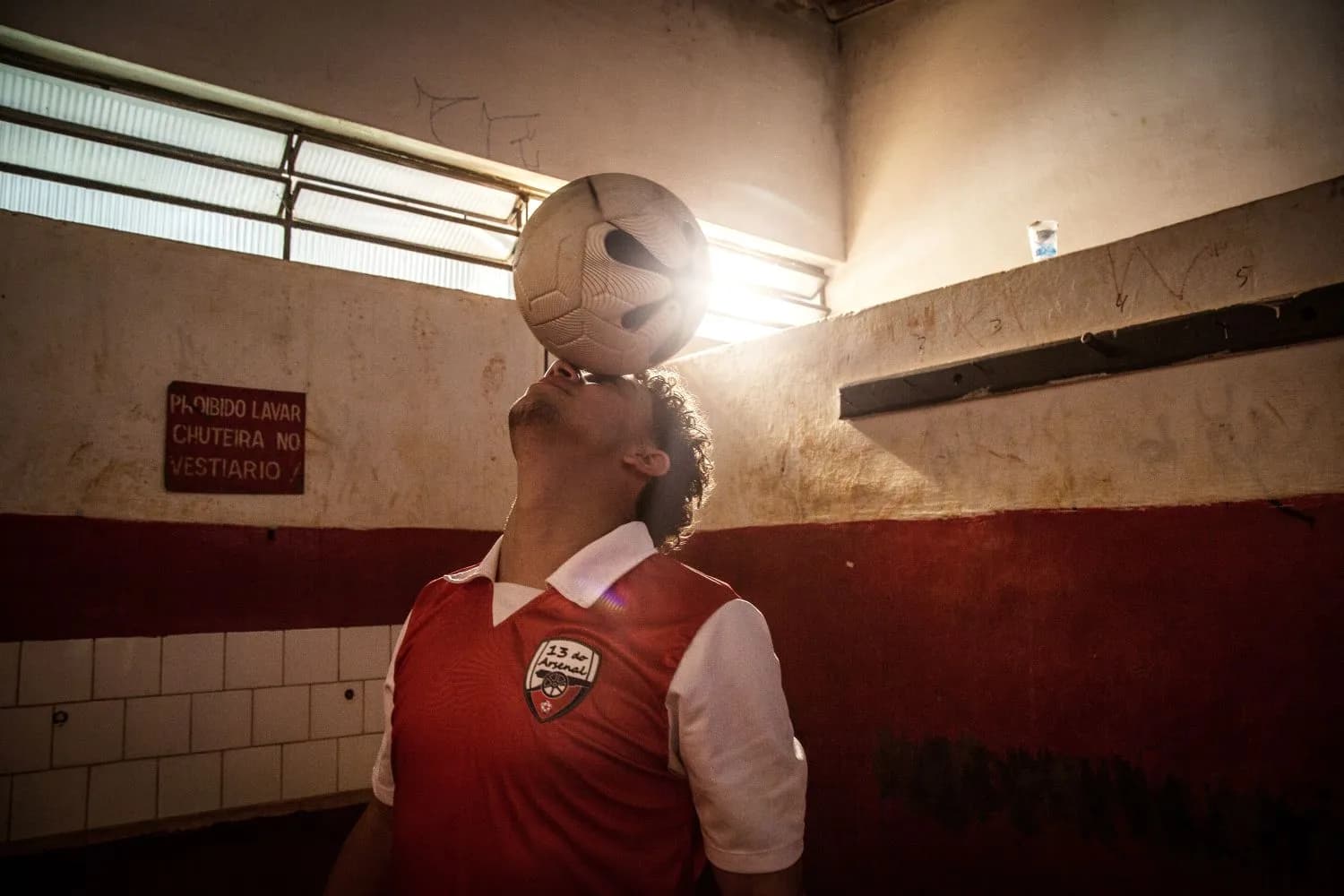 OMO e KondZilla enaltecem futebol de várzea com documentário ‘Varzenal — Se Sujar É Glória’