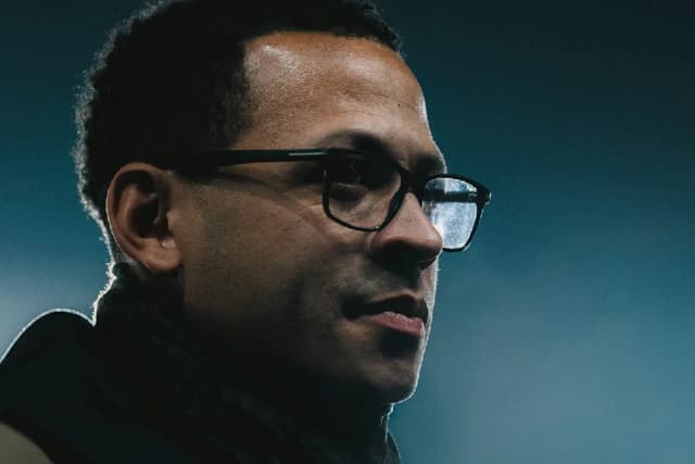 Solução ‘caseira’: quem é Liam Rosenior, novo técnico do Chelsea