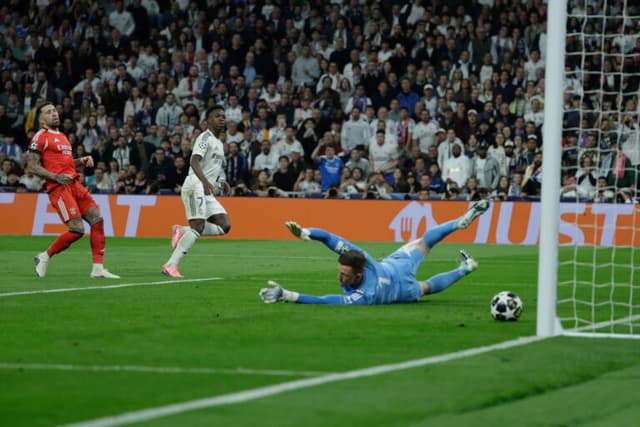 Decide e baila: Real Madrid elimina Benfica com gol de Vini Jr.