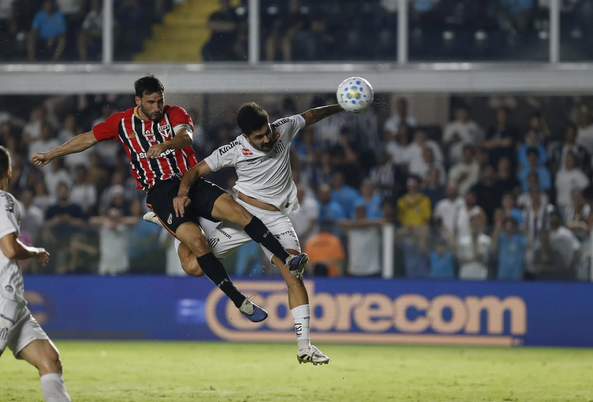 Calleri garante empate do São Paulo contra o Santos na Vila